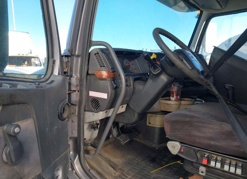 Photo 7 of 2004 Volvo Vn VNL (VIN 4V4NC9TJ04N358685)