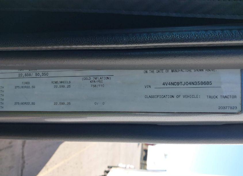 Photo 8 of 2004 Volvo Vn VNL (VIN 4V4NC9TJ04N358685)