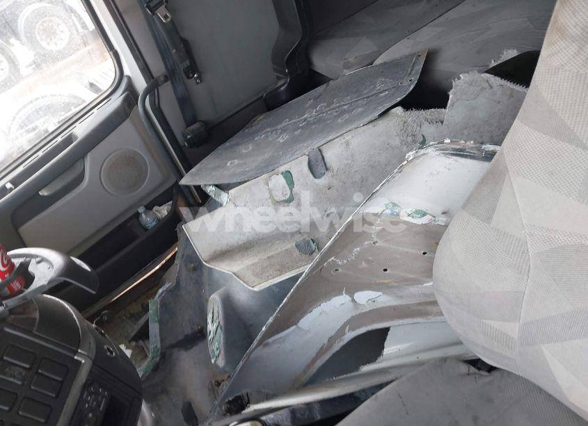 Photo 12 of 2004 Volvo Vn VNL (VIN 4V4NC9TJ94N357034)