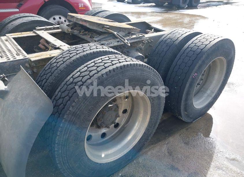 Photo 13 of 2004 Volvo Vn VNL (VIN 4V4NC9TJ94N357034)