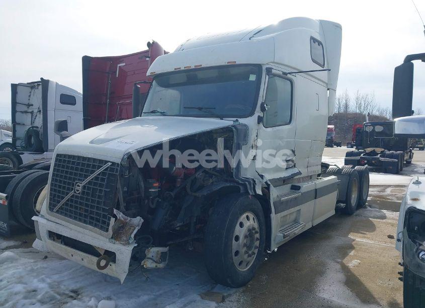 Photo 2 of 2004 Volvo Vn VNL (VIN 4V4NC9TJ94N357034)