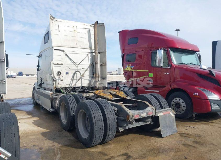 Photo 3 of 2004 Volvo Vn VNL (VIN 4V4NC9TJ94N357034)