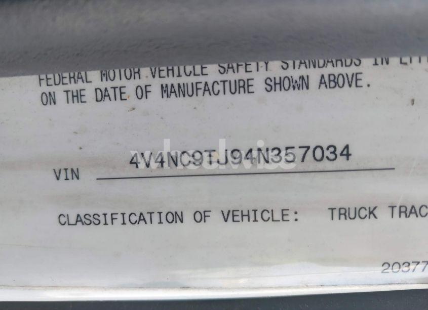 Photo 8 of 2004 Volvo Vn VNL (VIN 4V4NC9TJ94N357034)