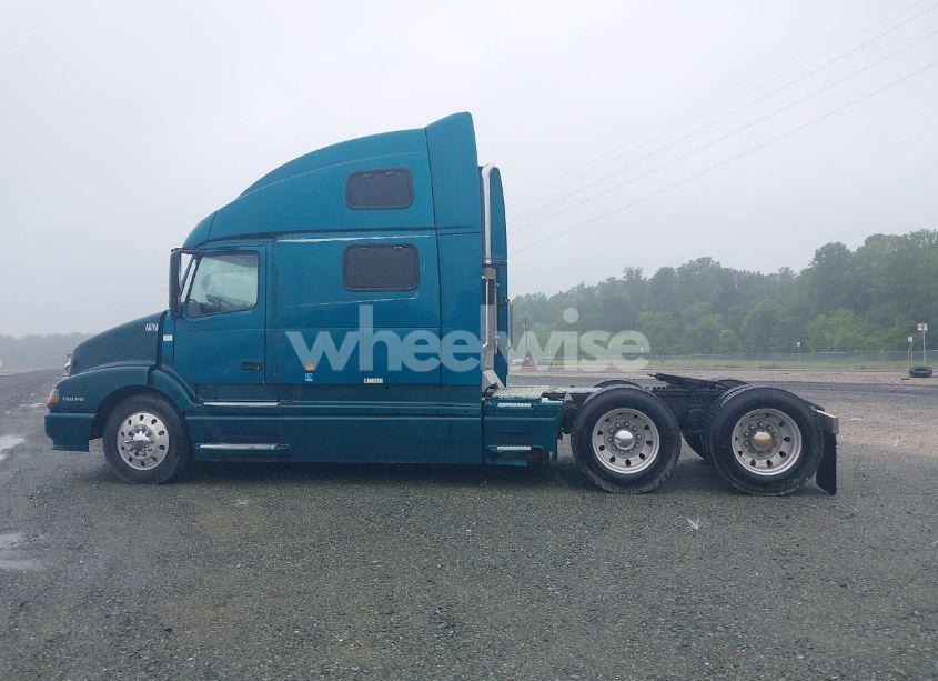 Photo 14 of 2001 Volvo Vn VNL (VIN 4V4NC9TJX1N325933)