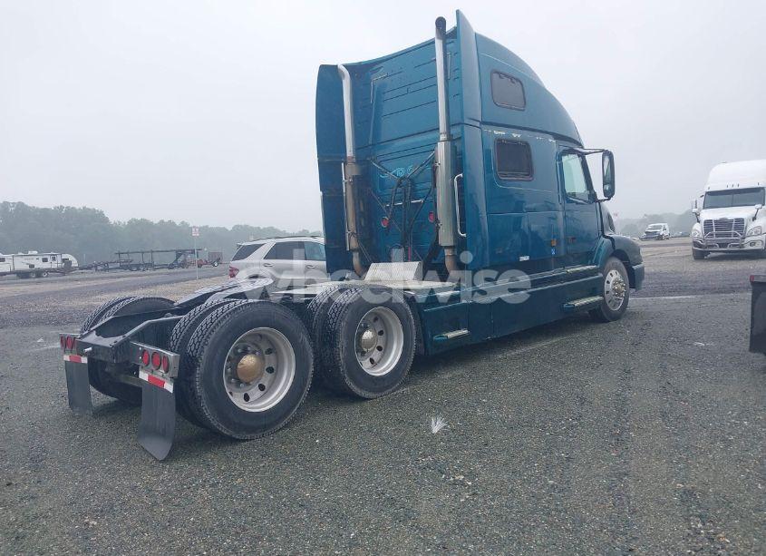 Photo 4 of 2001 Volvo Vn VNL (VIN 4V4NC9TJX1N325933)