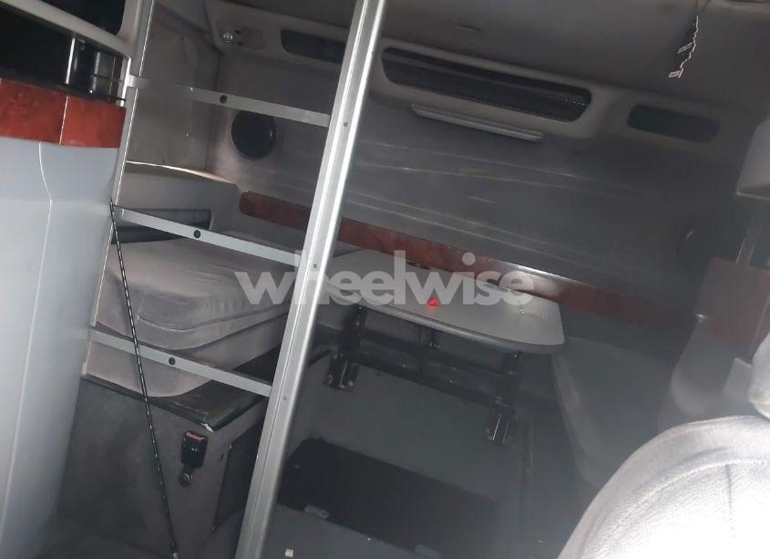 Photo 6 of 2001 Volvo Vn VNL (VIN 4V4NC9TJX1N325933)