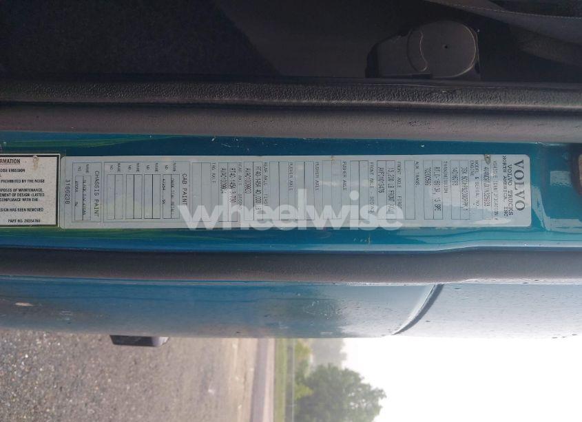 Photo 8 of 2001 Volvo Vn VNL (VIN 4V4NC9TJX1N325933)