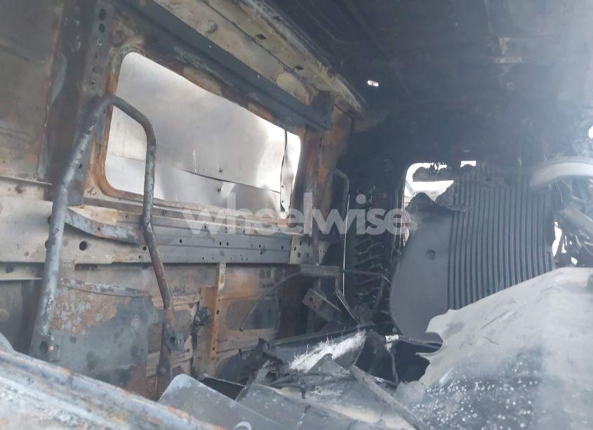 Photo 5 of 2022 Volvo Vnl (VIN 4V4NC9UG0NN317803)