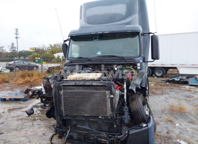 Photo 10 of 2022 Volvo Vnl (VIN 4V4NC9UG4NN309672)