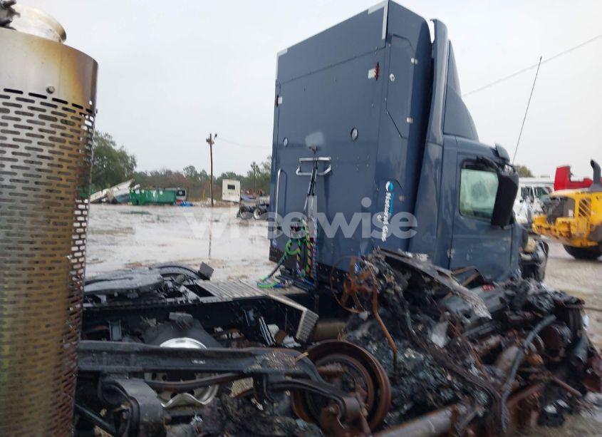 Photo 4 of 2022 Volvo Vnl (VIN 4V4NC9UG4NN309672)