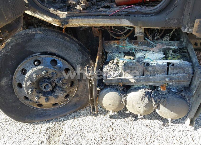 Photo 16 of 2022 Volvo Vnl (VIN 4V4NC9UG4NN311096)