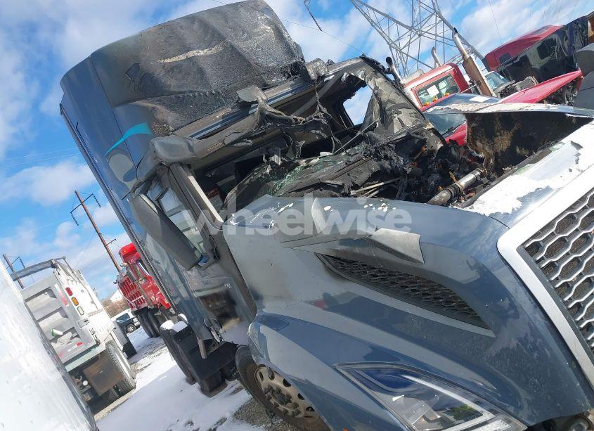 Photo 2 of 2022 Volvo Vnl (VIN 4V4NC9UG4NN311096)