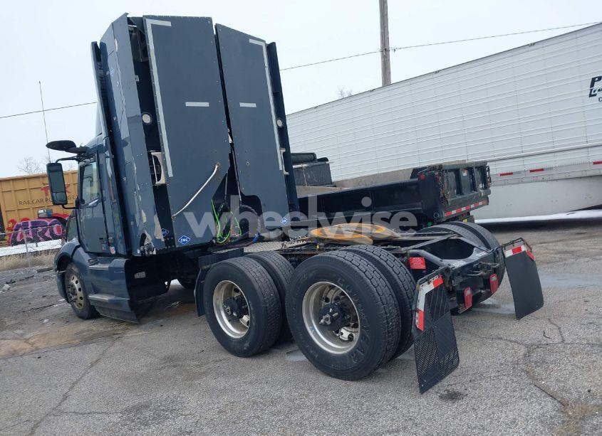 Photo 3 of 2023 Volvo Vnl (VIN 4V4NC9UG5PN335569)