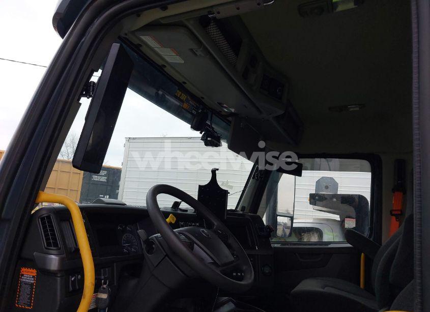 Photo 6 of 2023 Volvo Vnl (VIN 4V4NC9UG5PN335569)