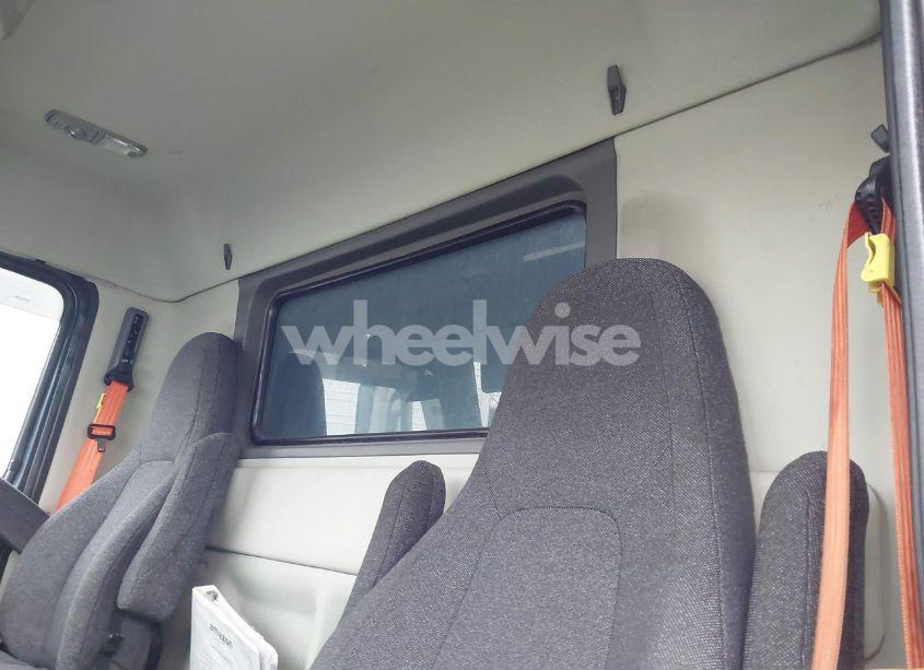 Photo 7 of 2023 Volvo Vnl (VIN 4V4NC9UG5PN335569)