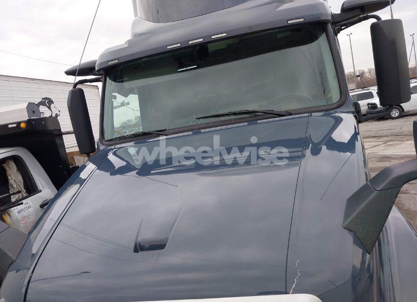 Photo 9 of 2023 Volvo Vnl (VIN 4V4NC9UG5PN335569)