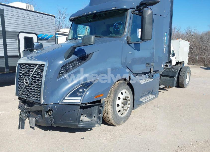 Photo 2 of 2021 Volvo Vnl (VIN 4V4NC9UG9MN282337)