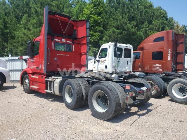 Photo 2 of 2020 VOLVO VNR (VIN 4V4WC9EG4LN225612)