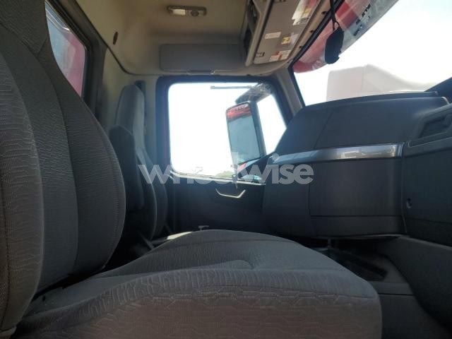 Photo 5 of 2020 VOLVO VNR (VIN 4V4WC9EG4LN225612)