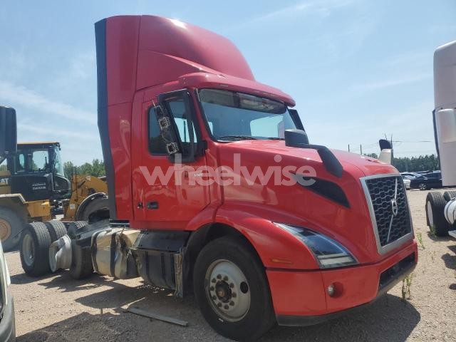 Photo 7 of 2020 VOLVO VNR (VIN 4V4WC9EG4LN225612)