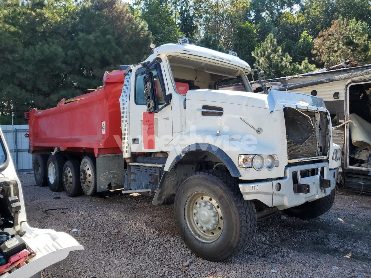 2019 VOLVO VHD DUMP TRUCK (VIN 4V5K99EG4KN202399) main photo
