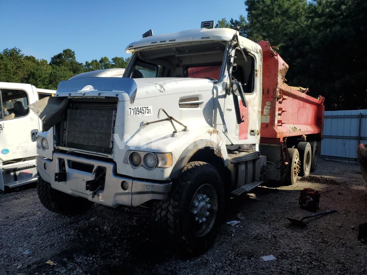 Photo 2 of 2019 VOLVO VHD DUMP TRUCK (VIN 4V5K99EG4KN202399)