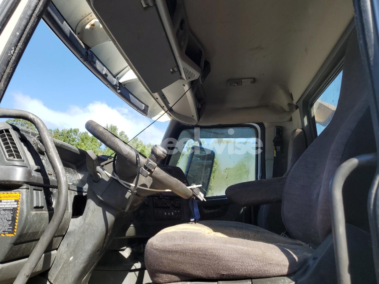 Photo 5 of 2019 VOLVO VHD DUMP TRUCK (VIN 4V5K99EG4KN202399)