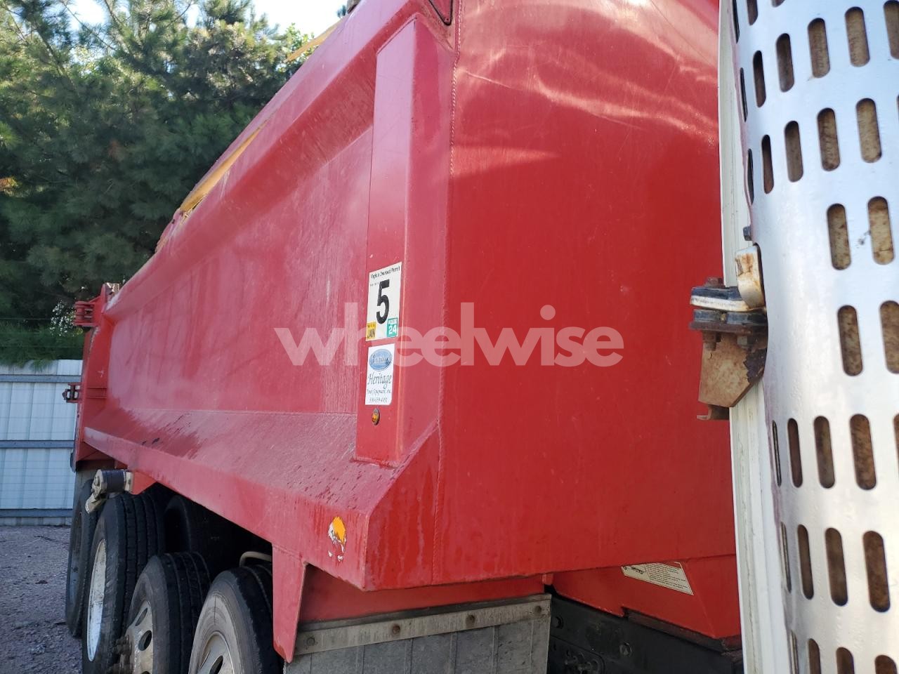 Photo 6 of 2019 VOLVO VHD DUMP TRUCK (VIN 4V5K99EG4KN202399)