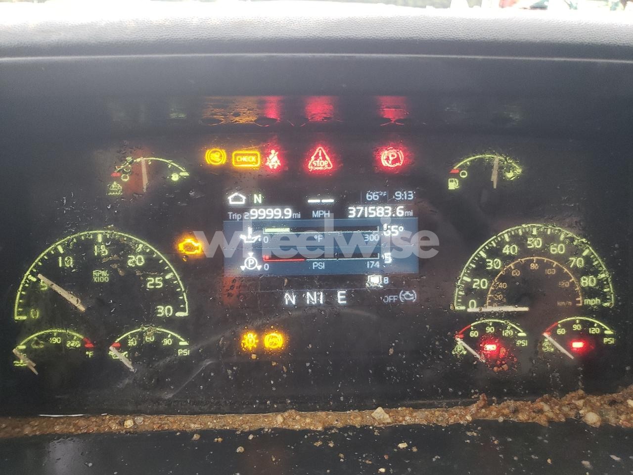 Photo 8 of 2019 VOLVO VHD DUMP TRUCK (VIN 4V5K99EG4KN202399)