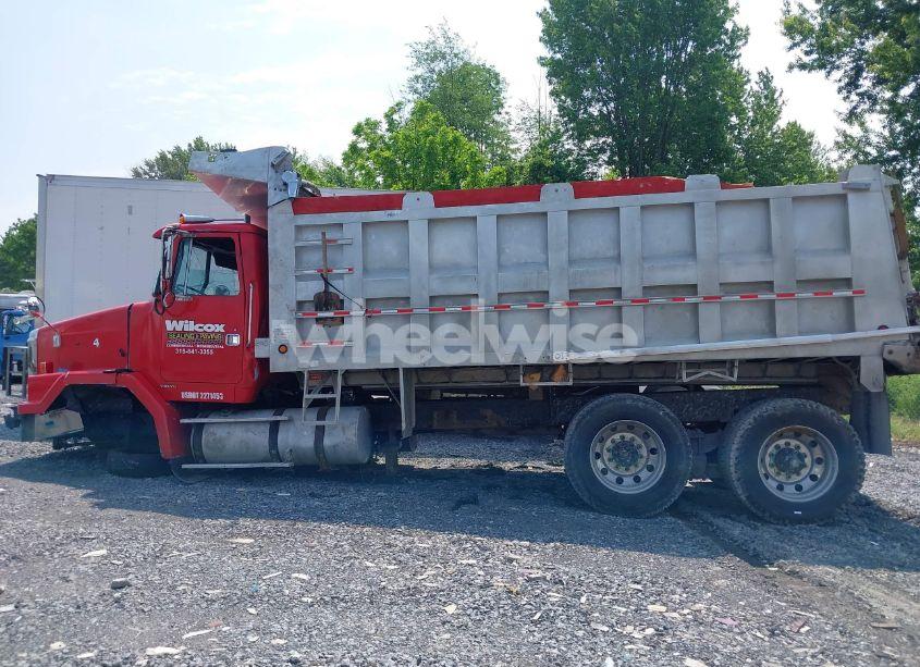 Photo 14 of 2000 Volvo Acl (VIN 4V5SC2JH1YN520559)