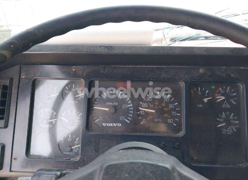 Photo 5 of 2000 Volvo Acl (VIN 4V5SC2JH1YN520559)