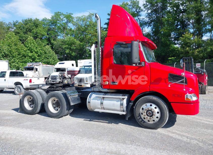 Photo 13 of 1999 Volvo Vn N/A (VIN 4VG7DARH4XN765203)