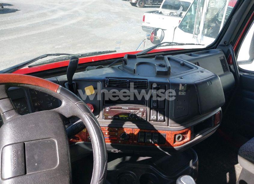 Photo 6 of 1999 Volvo Vn N/A (VIN 4VG7DARH4XN765203)