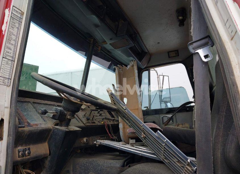 Photo 7 of 1997 Volvo Conventional WG (VIN 4VHJCCGF0VN859528)