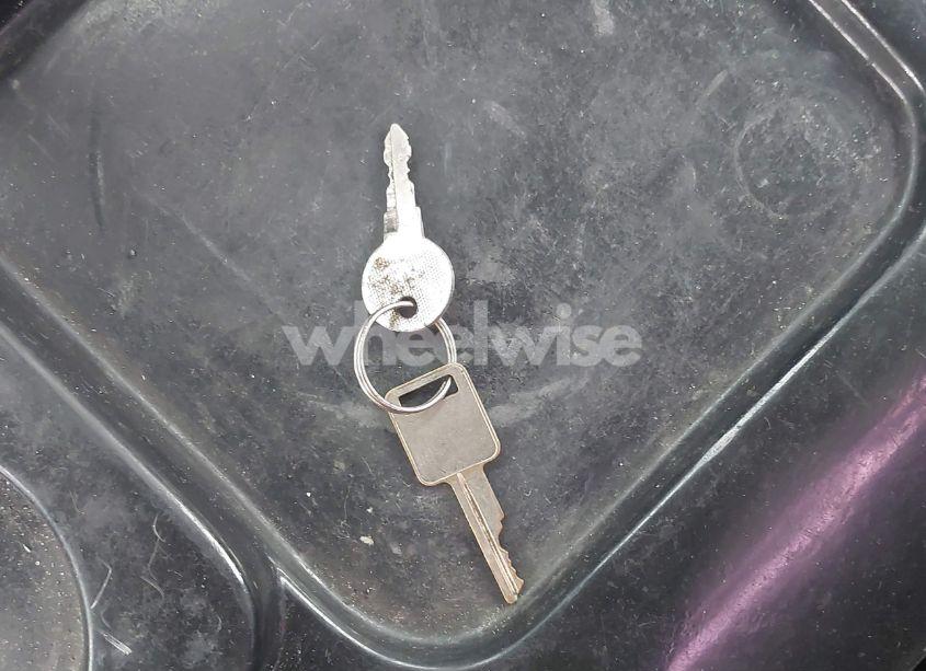 Photo 10 of 1999 Volvo Conventional WAH (VIN 4VHPCEPF3XN785935)