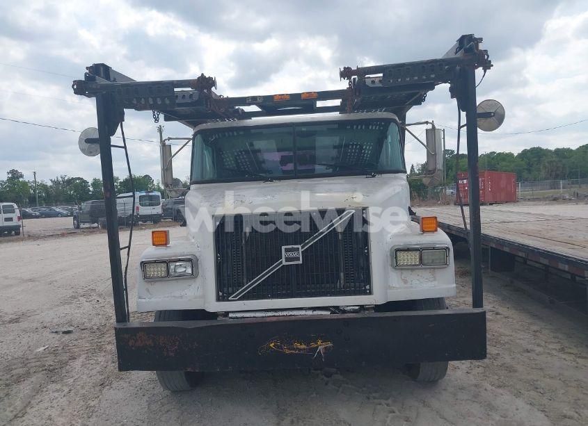 Photo 11 of 1999 Volvo Conventional WAH (VIN 4VHPCEPF3XN785935)