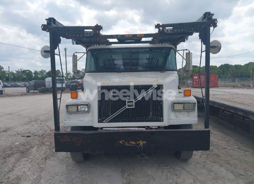 Photo 12 of 1999 Volvo Conventional WAH (VIN 4VHPCEPF3XN785935)