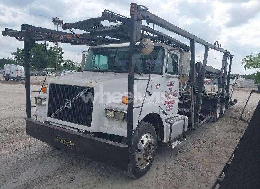 Photo 2 of 1999 Volvo Conventional WAH (VIN 4VHPCEPF3XN785935)