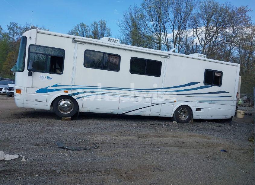 Photo 3 of 2001 National R CARIBBEAN (VIN 4VZ4M9692XC033430)