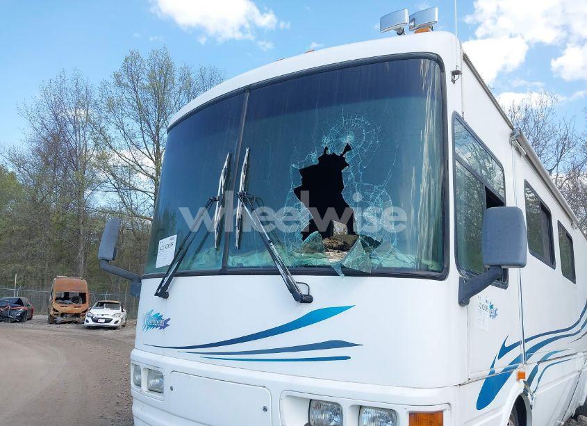 Photo 6 of 2001 National R CARIBBEAN (VIN 4VZ4M9692XC033430)