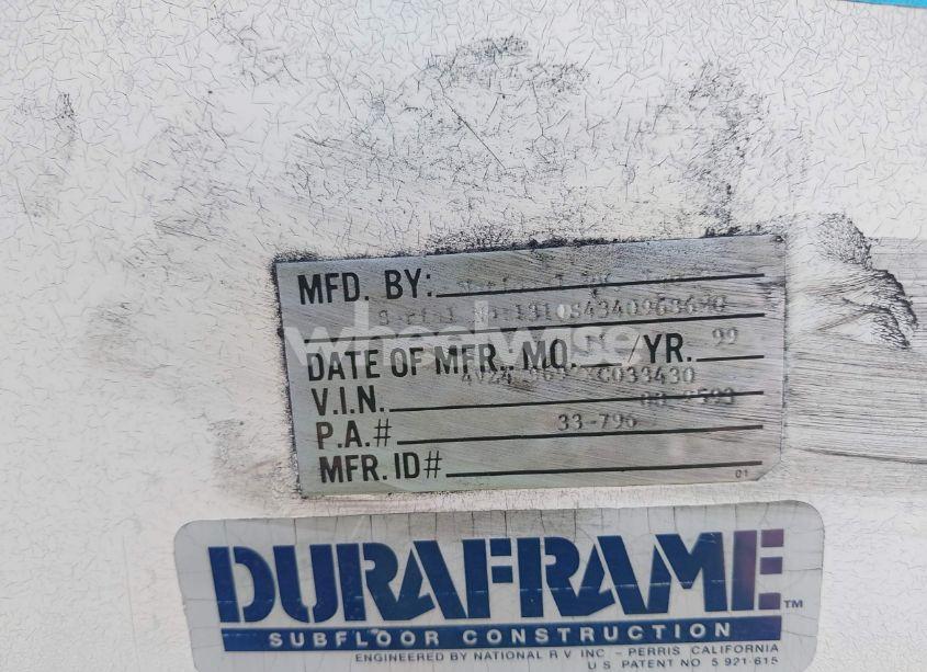 Photo 9 of 2001 National R CARIBBEAN (VIN 4VZ4M9692XC033430)