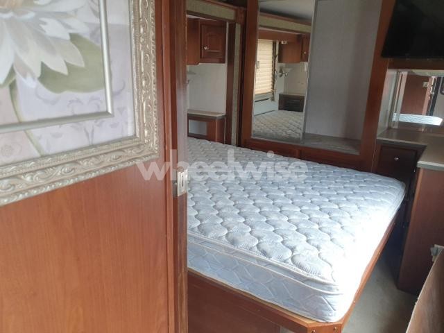 Photo 8 of 2003 SPARTAN MOTORS MOTORHOME 4VZ N/A (VIN 4VZBN1B913C044456)