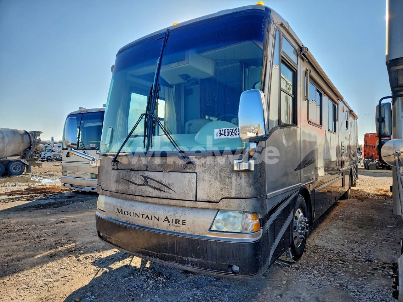 Photo 2 of 2005 NEWMAR MOUNTAIN AIR (VIN 4VZBR1D915C048401)