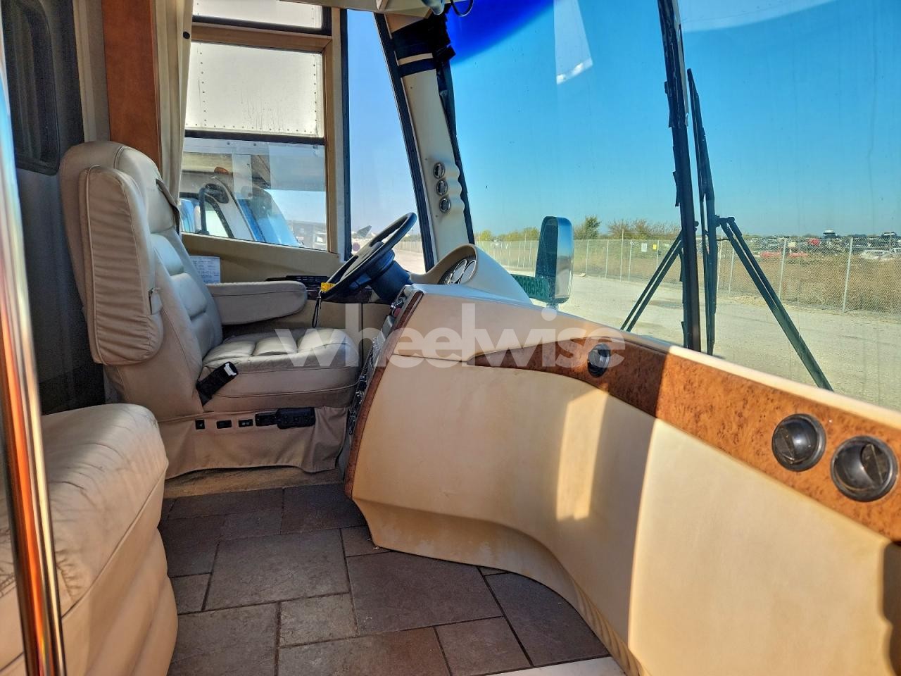 Photo 5 of 2005 NEWMAR MOUNTAIN AIR (VIN 4VZBR1D915C048401)