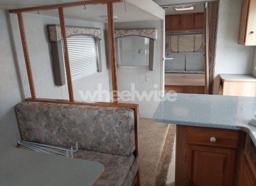 Photo 8 of 2001 R-vision Trail-lite M-27TFBSS (VIN 4WY200M2X11052063)