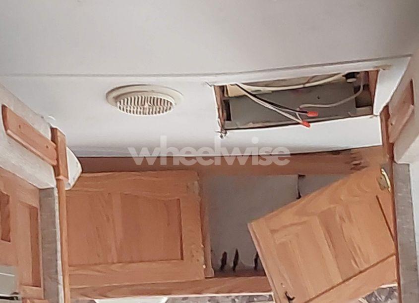 Photo 6 of 2001 Forest River CEDAR CREEK (VIN 4X4FCRK261P183010)