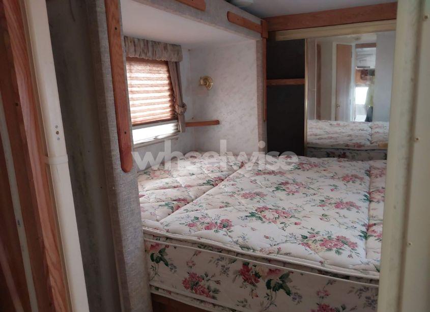 Photo 7 of 2001 Forest River CEDAR CREEK (VIN 4X4FCRK261P183010)