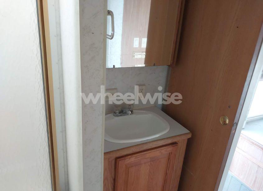 Photo 8 of 2001 Forest River CEDAR CREEK (VIN 4X4FCRK261P183010)