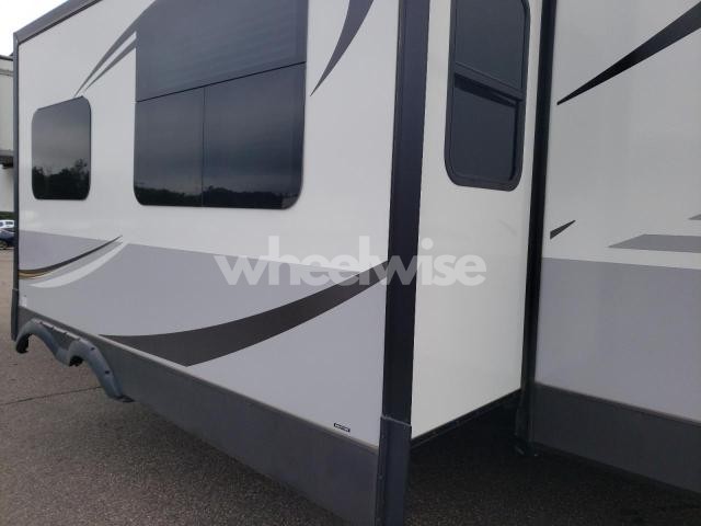 Photo 2 of 2019 FOREST RIVER ROCKWOOD 2881S (VIN 4X4FRLE26K1887137)