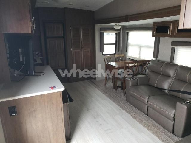 Photo 3 of 2019 FOREST RIVER ROCKWOOD 2881S (VIN 4X4FRLE26K1887137)